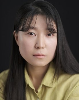 Kim Ji-min as Displaced wife