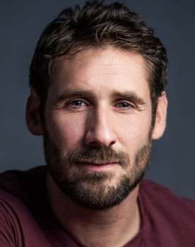 Quentin   Morlaas as Loïc Esquerre