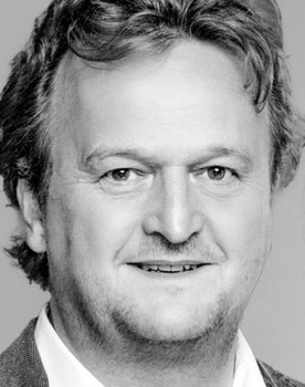 Hanno Settele as Self - Host