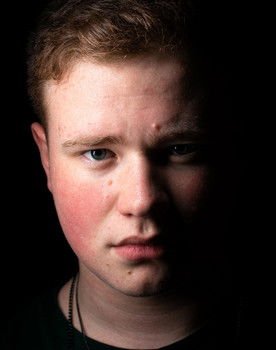 Jan Patzak as Performer