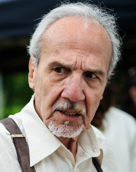 Ricardo Franco as Don Bartolo