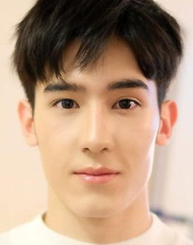 Alexander Manoiu as Veynai