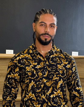 Marlon Solórzano as Participante