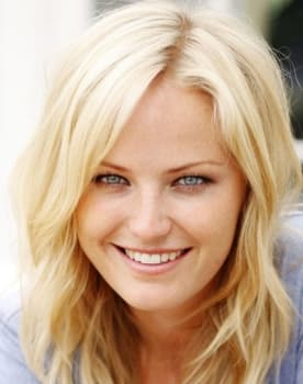 Malin Åkerman as Molly