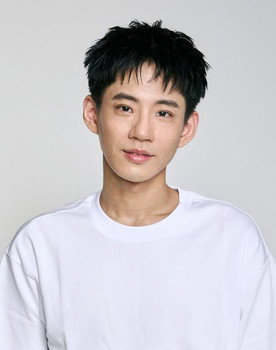 Lin Ren-Cong as Yi-lun's boyfriend