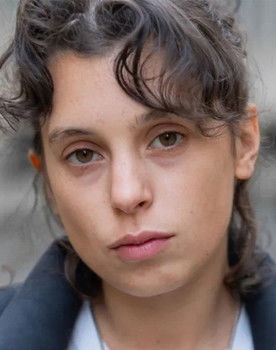 Francisca Alarcão as Presenter