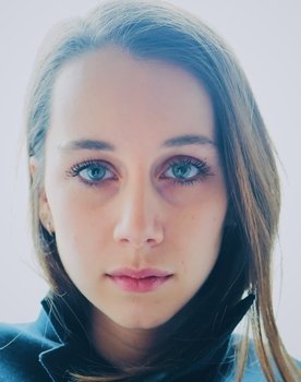 Julie Brochorst Andersen as Sara