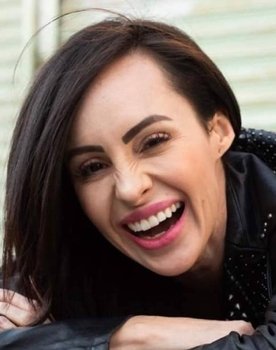 Skarlet Olivet as Andrea esposa de Armando