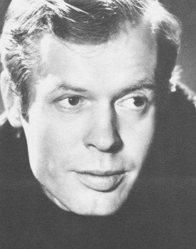 Boris Gusakov as Еськов