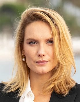 Ana Girardot as Katia
