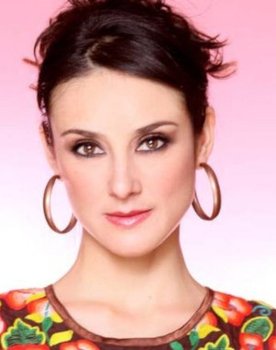 Sophie Alexander-Katz as Lucía