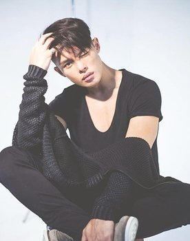 Henley Hii as Peter