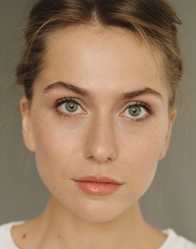 Anna Rodonaya as Маша Матушкина