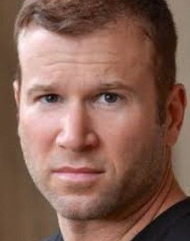 Jaimie Fauth as Leo