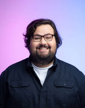 Charles-Antoine Des Granges as Narrateur (voix)