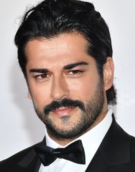 Burak Özçivit as Hakan