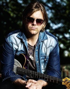 Shane Theriot as Guitar