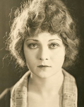Mary Warren as English barmaid