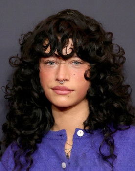 Odessa A'zion as Riley McKendry