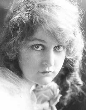 Mary Anderson as Alice