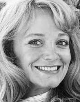 Lynne Marta as Jo