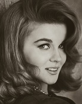 Ann-Margret as Laurel Aiken