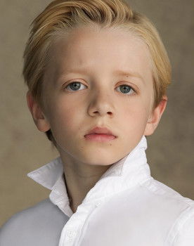 Dexter Sol Ansell as Little Dan