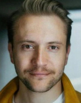 Yuri Radionov as Wounded Soldier