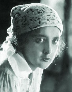 Tsetsilia Tsutsunava as Her stepmother