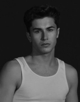 Jose Manuel Mendoza as Lucas