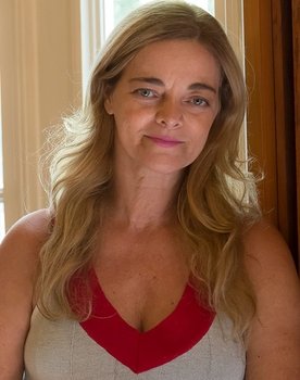 Inês Peixoto as Farsante