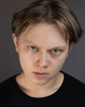 Кирилл Зюлин as студент