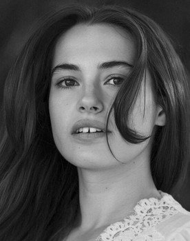 Sofia Tjelta as Sanna