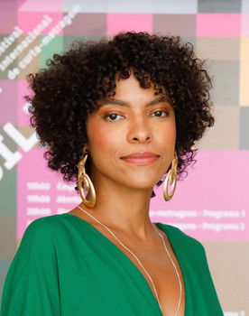 Tuanny Araujo as Luiza