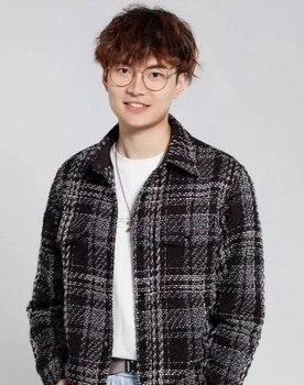 Bu Yi as Xiao Yan (voice)