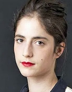 Lucie Desclozeaux as Cannelle