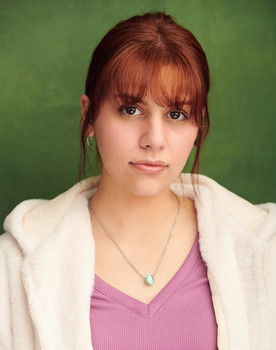 Victoria Naumovitch as Recepcionista/Limpiadora