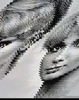 Adrienne Servantie