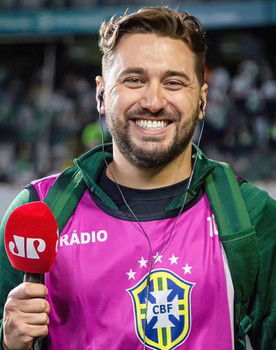 Rogério Scarione as Pitch-side reporter