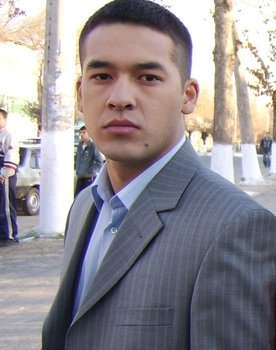 Ulug'bek Qodirov as Elyor