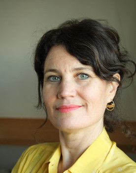 Julika Marijn as Moeder winkel