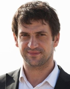Goran Bogdan as Milan