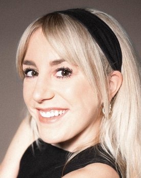 Lauren Henke as Vicki