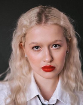 Viktoriya Shatalova as Наташка