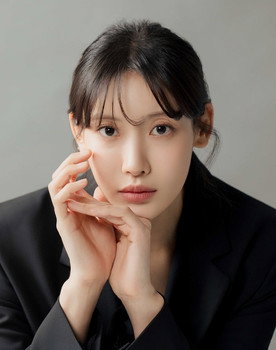 Hong Geum-bi as Chae Yoo-Na