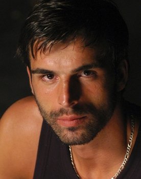 Mehmet Akif Alakurt as Fırat