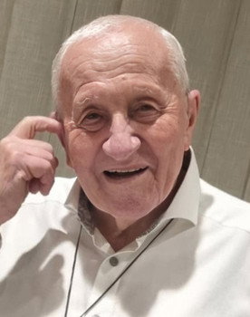 Igor Hrabinský as 