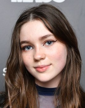 Alexa Swinton as Maddox Aged 11