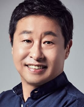 Lee Dae-yeon as Director Baek
