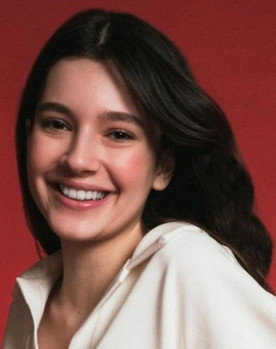 Mina Demirtaş as Dila Aydemir